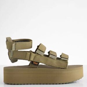 Teva Women 9s Flatform Sandal in Olive